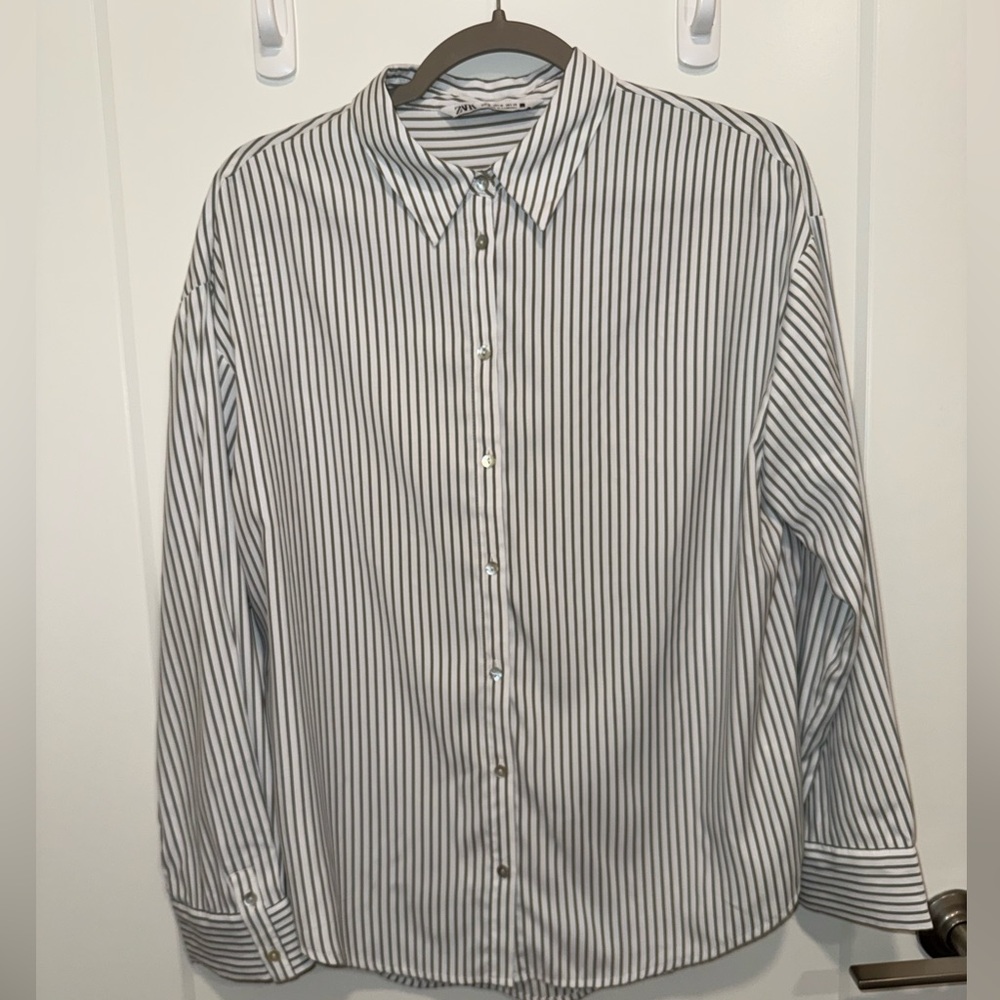 ZARA Women’s Striped Button Front Shirt Size M White/Gray Long Sleeve Blouse